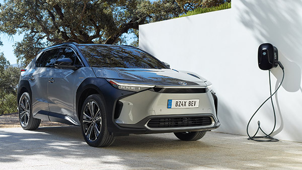 ಹೊಸ bZ4X ಎಲೆಕ್ಟ್ರಿಕ್ ಕಾರನ್ನು ಅನಾವರಣಗೊಳಿಸಿದ Toyota