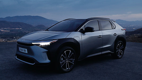 ಹೊಸ bZ4X ಎಲೆಕ್ಟ್ರಿಕ್ ಕಾರನ್ನು ಅನಾವರಣಗೊಳಿಸಿದ Toyota