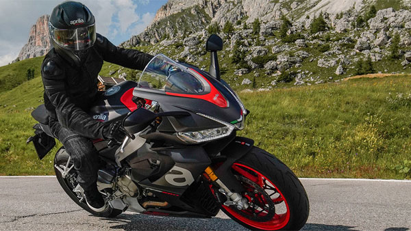ಭಾರತದಲ್ಲಿ ಮೊದಲ Aprilia RS 660 ಬೈಕ್ ವಿತರಣೆ ಪಡೆದ ರೇಸರ್ ಅಲಿಷಾ ಅಬ್ದುಲ್ಲಾ