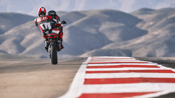 ಹೊಸ ಫೀಚರ್ಸ್ಗಳೊಂದಿಗೆ ಅನಾವರಣಗೊಂಡ Ducati Multistrada V4 Pikes Peak ವೆರಿಯೆಂಟ್