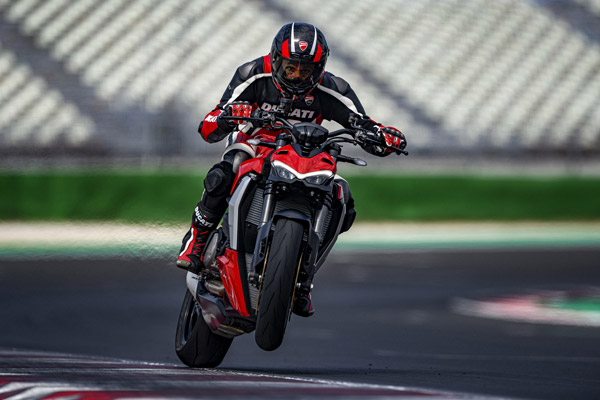 ಅತ್ಯಾಧುನಿಕ ಫೀಚರ್ಸ್ಗಳೊಂದಿಗೆ ಅನಾವರಣಗೊಂಡ ಹೊಸ Ducati Streetfighter V2 ಬೈಕ್