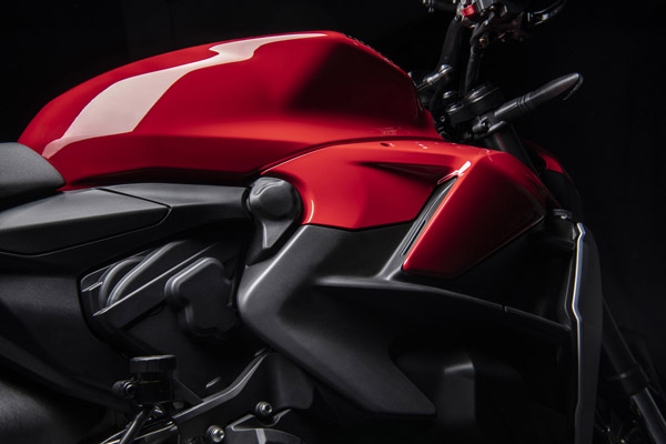 ಅತ್ಯಾಧುನಿಕ ಫೀಚರ್ಸ್ಗಳೊಂದಿಗೆ ಅನಾವರಣಗೊಂಡ ಹೊಸ Ducati Streetfighter V2 ಬೈಕ್