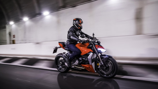 ಅತ್ಯಾಧುನಿಕ ಫೀಚರ್ಸ್ಗಳೊಂದಿಗೆ ಅನಾವರಣಗೊಂಡ ಹೊಸ Ducati Streetfighter V2 ಬೈಕ್