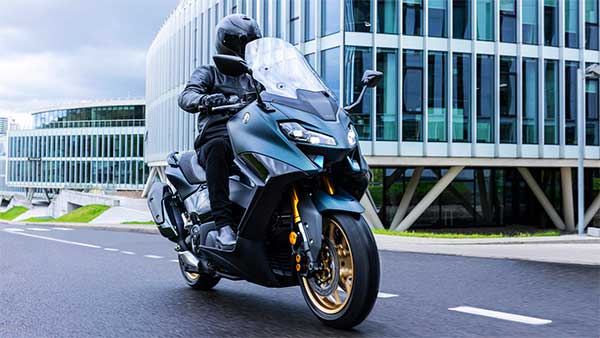 ಸ್ಪೋರ್ಟಿ ಲುಕ್ನಲ್ಲಿ ಅನಾವರಣಗೊಂಡ 2022ರ Yamaha TMax ಸ್ಕೂಟರ್