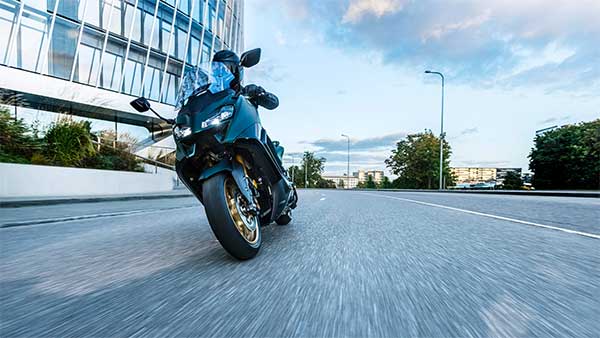 ಸ್ಪೋರ್ಟಿ ಲುಕ್ನಲ್ಲಿ ಅನಾವರಣಗೊಂಡ 2022ರ Yamaha TMax ಸ್ಕೂಟರ್