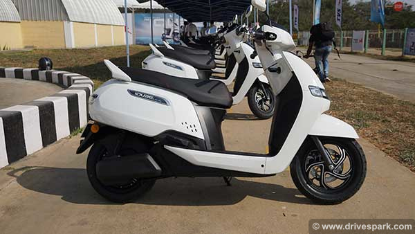 ಅಕ್ಟೋಬರ್ ತಿಂಗಳ ಮಾರಾಟದಲ್ಲಿ ಅಗ್ರಸ್ಥಾನಕ್ಕೇರಿದ Bajaj Chetak ಎಲೆಕ್ಟ್ರಿಕ್ ಸ್ಕೂಟರ್