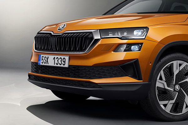 ಆಕರ್ಷಕ ವಿನ್ಯಾಸದಲ್ಲಿ ಅನಾವರಣಗೊಂಡ Skoda Karoq ಫೇಸ್ಲಿಫ್ಟ್ ಎಸ್ಯುವಿ
