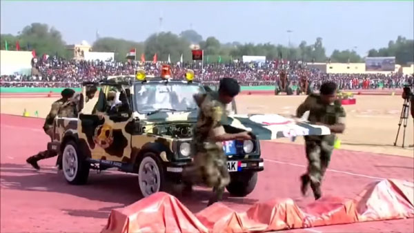 2 ನಿಮಿಷಗಳಲ್ಲಿ ಮಾರುತಿ ಜಿಪ್ಸಿಯನ್ನು ಬೇರ್ಪಡಿಸಿ ಮರು ಜೋಡಣೆ ಮಾಡಿದ ಬಿಎಸ್ಎಫ್ ಯೋಧರು
