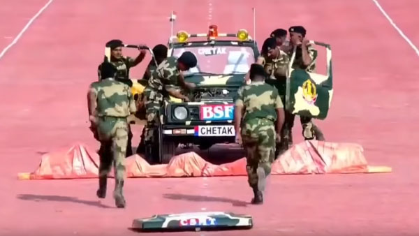 2 ನಿಮಿಷಗಳಲ್ಲಿ ಮಾರುತಿ ಜಿಪ್ಸಿಯನ್ನು ಬೇರ್ಪಡಿಸಿ ಮರು ಜೋಡಣೆ ಮಾಡಿದ ಬಿಎಸ್ಎಫ್ ಯೋಧರು