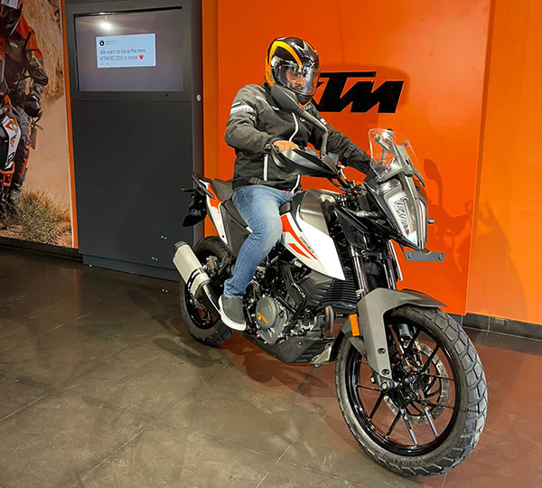 ನಮ್ಮ ಬೆಂಗಳೂರಿನಲ್ಲಿ ಹೊಸ ಮೈಲಿಗಲ್ಲು ಸೃಷ್ಟಿಸಿದ KTM 390 Adventure ಬೈಕ್