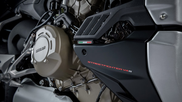 ದುಬಾರಿ ಬೆಲೆಯ Ducati ಬೈಕ್ ಖರೀದಿಸಿದ ಬಾಲಿವುಡ್ ನಟ