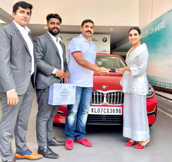 ಐಷಾರಾಮಿ BMW ಕಾರು ಖರೀದಿಸಿದ ನಟಿ ಸಂಯುಕ್ತ ಮೆನನ್