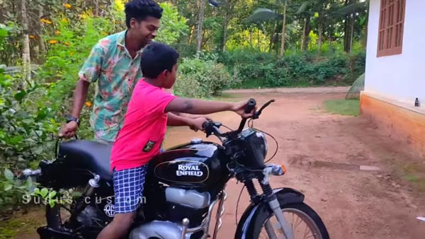 ರಾಯಲ್ ಎನ್ಫೀಲ್ಡ್ ಬೈಕಿನಂತೆ ಮಾಡಿಫೈಗೊಂಡ TVS XL ಮೊಪೆಡ್