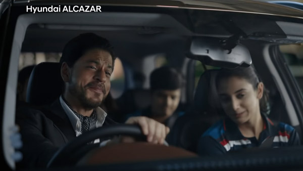 Hyundai Alcazar ಟಿವಿಸಿ: ಭಾರತ ಮಹಿಳಾ ಕ್ರಿಕೆಟ್ ತಂಡದ ಸ್ಟಾರ್ ಆಟಗಾರ್ತಿಯರ ಜೊತೆ ಕಾಣಿಸಿಕೊಂಡ ಶಾರುಖ್ ಖಾನ್