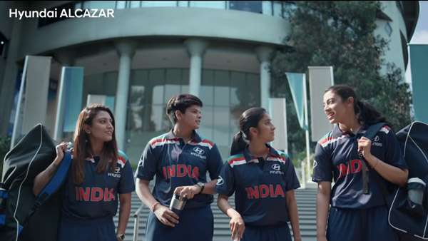 Hyundai Alcazar ಟಿವಿಸಿ: ಭಾರತ ಮಹಿಳಾ ಕ್ರಿಕೆಟ್ ತಂಡದ ಸ್ಟಾರ್ ಆಟಗಾರ್ತಿಯರ ಜೊತೆ ಕಾಣಿಸಿಕೊಂಡ ಶಾರುಖ್ ಖಾನ್