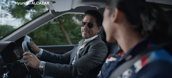 Hyundai Alcazar ಟಿವಿಸಿ: ಭಾರತ ಮಹಿಳಾ ಕ್ರಿಕೆಟ್ ತಂಡದ ಸ್ಟಾರ್ ಆಟಗಾರ್ತಿಯರ ಜೊತೆ ಕಾಣಿಸಿಕೊಂಡ ಶಾರುಖ್ ಖಾನ್