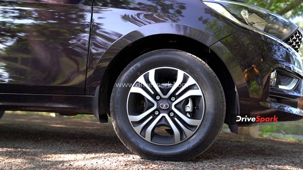 ಹೆಚ್ಚಿನ ಮೈಲೇಜ್, ಆಕರ್ಷಕ ವಿನ್ಯಾಸದ Tata Tiago i-CNG ರಿವ್ಯೂ