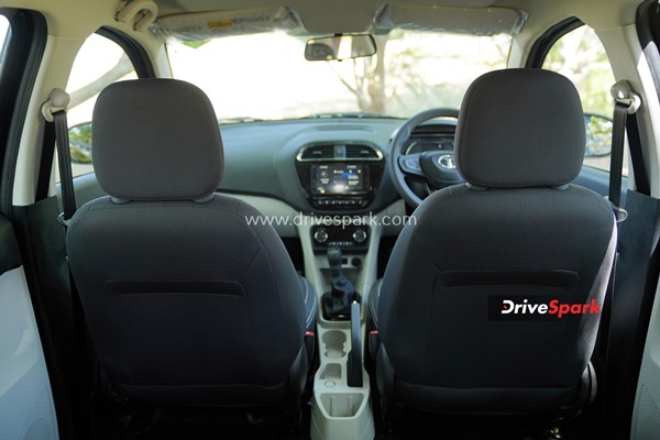ಹೆಚ್ಚಿನ ಮೈಲೇಜ್, ಆಕರ್ಷಕ ವಿನ್ಯಾಸದ Tata Tiago i-CNG ರಿವ್ಯೂ