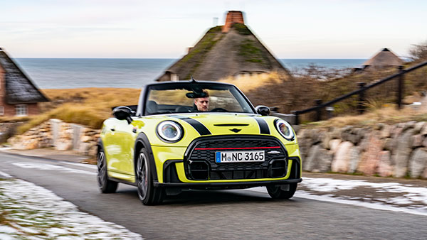 ಐಷಾರಾಮಿ Mini Cooper S ಕನ್ವರ್ಟಿಬಲ್ ಕಾರು ಖರೀದಿಸಿದ ಖ್ಯಾತ ನಟ