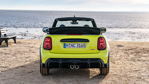 ಐಷಾರಾಮಿ Mini Cooper S ಕನ್ವರ್ಟಿಬಲ್ ಕಾರು ಖರೀದಿಸಿದ ಖ್ಯಾತ ನಟ