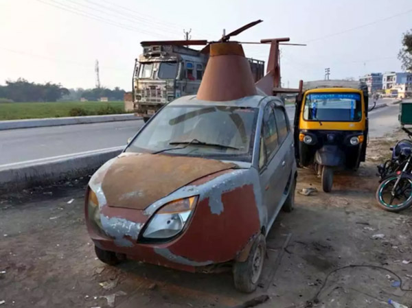 ಟಾಟಾ ನ್ಯಾನೋ ಕಾರನ್ನು ಹೆಲಿಕಾಪ್ಟರ್ನಂತೆ ಮಾರ್ಪಾಡು ಮಾಡಿ ಬಾಡಿಗೆಗೆ ನೀಡಿ ಹಣ ಗಳಿಸುವ ಮೆಕಾನಿಕ್
