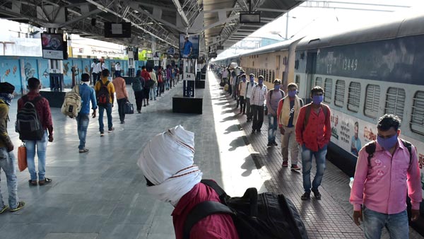 ಕಚೋರಿಗಾಗಿ ರೈಲು ನಿಲ್ಲಿಸಿದ ಚಾಲಕನ ವಿಡಿಯೋ ವೈರಲ್: ಐವರು ಅಮಾನತು