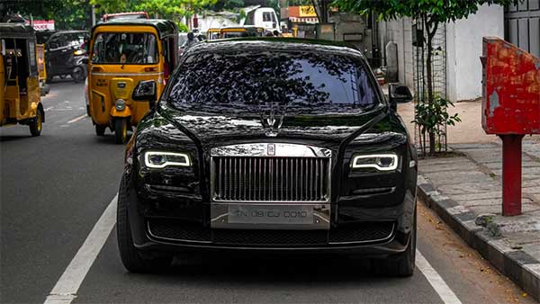 ಮೊದಲ ಬಾರಿಗೆ ಕ್ಯಾಮರಾ ಕಣ್ಣಿಗೆ ಸಿಕ್ಕಿಬಿದ್ದ ನಟ ಧನುಷ್ ಅವರ ರೋಲ್ಸ್ ರಾಯ್ಸ್ ಕಾರು