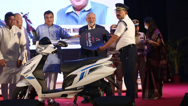 ಮಹಿಳಾ ದಿನದಂದು 50 ಸ್ಕೂಟರ್ಗಳು, 500 ಹೆಲ್ಮೆಟ್ಗಳನ್ನು ನಾಗ್ಪುರ ಪೊಲೀಸರಿಗೆ ನೀಡಿದ ಹೀರೋ ಮೋಟೋಕಾರ್ಪ್