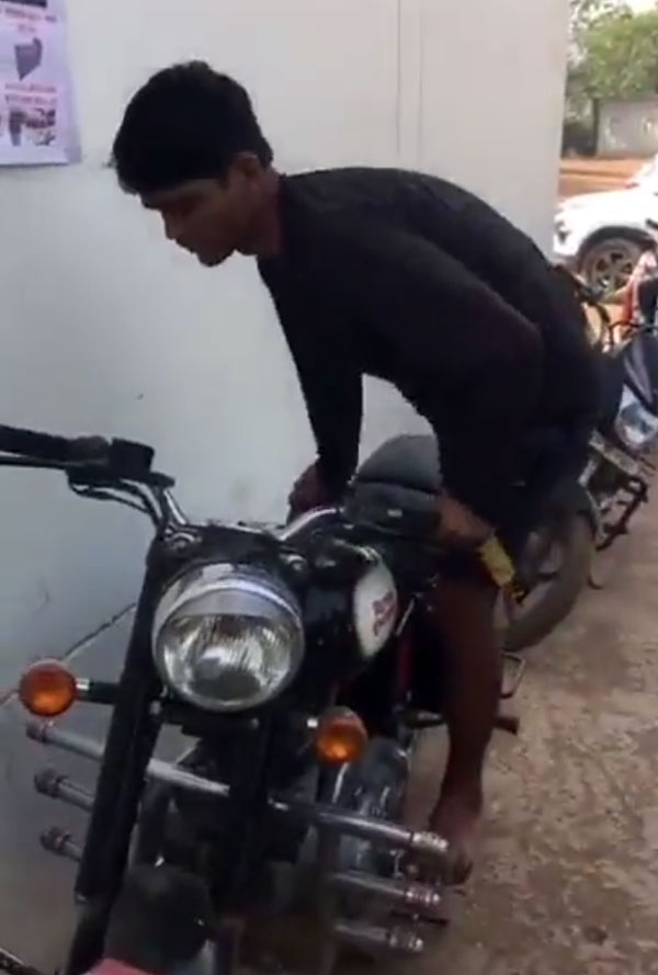 ರಾಯಲ್ ಎನ್ಫೀಲ್ಡ್ ಗ್ರಾಹಕರೇ ಎಚ್ಚರ!..ಒಂದೇ ನಿಮಿಷದಲ್ಲಿ ಬೈಕ್ ಕಳುವಾಗಬಹುದು