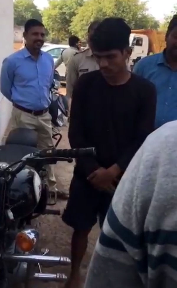 ರಾಯಲ್ ಎನ್ಫೀಲ್ಡ್ ಗ್ರಾಹಕರೇ ಎಚ್ಚರ!..ಒಂದೇ ನಿಮಿಷದಲ್ಲಿ ಬೈಕ್ ಕಳುವಾಗಬಹುದು