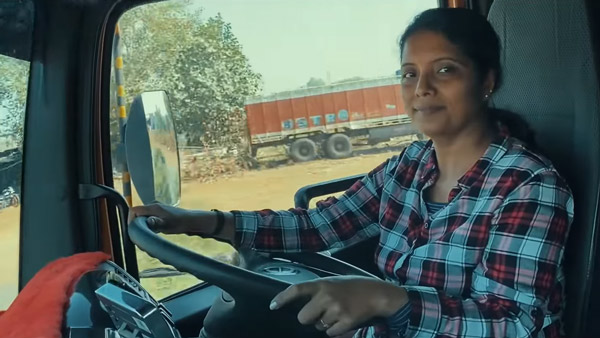 ಕೇರಳದಿಂದ ಕಾಶ್ಮೀರಕ್ಕೆ ಸರಕು ಟ್ರಕ್ ಚಲಾಯಿಸಿ ಕನಸು ನನಸು ಮಾಡಿಕೊಂಡ 40 ವರ್ಷದ ಮಹಿಳೆ