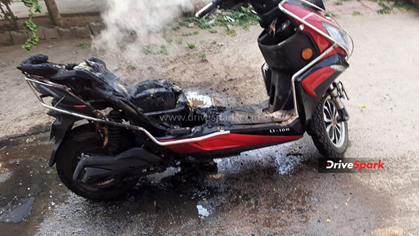 ಮತ್ತೊಂದು ಇವಿ ಸ್ಕೂಟರ್ ಬೆಂಕಿ ಅವಘಡ: ಪ್ರಾಣಾಪಾಯದಿಂದ ಪಾರಾದ ವಾಹನ ಮಾಲೀಕ