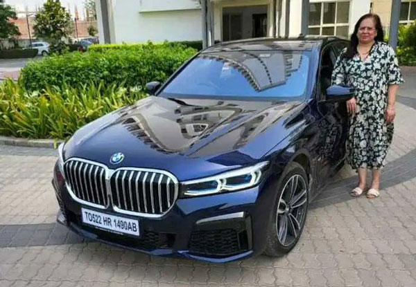 ಮದರ್ಸ್ ಡೇ ಅಂಗವಾಗಿ ತಾಯಿಗೆ ದುಬಾರಿ ಉಡುಗೊರೆ ನೀಡಿದ ನಟಿ 'ರಾಶಿ ಖನ್ನಾ'