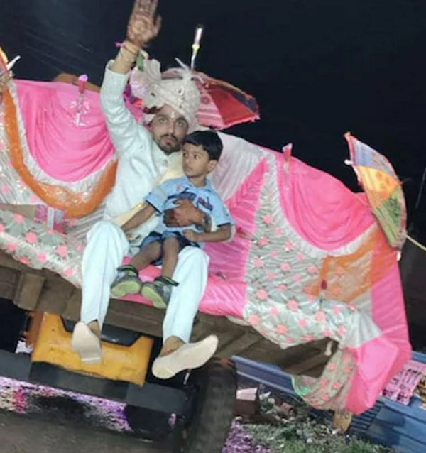 ಮದುವೆ ಮೆರವಣಿಗೆಗೆ ಬುಲ್ಡೋಜರ್ ಬಳಿಸಿದ ವರ: ಪೊಲೀಸರ ಅಥಿತಿಯಾದ ಚಾಲಕ