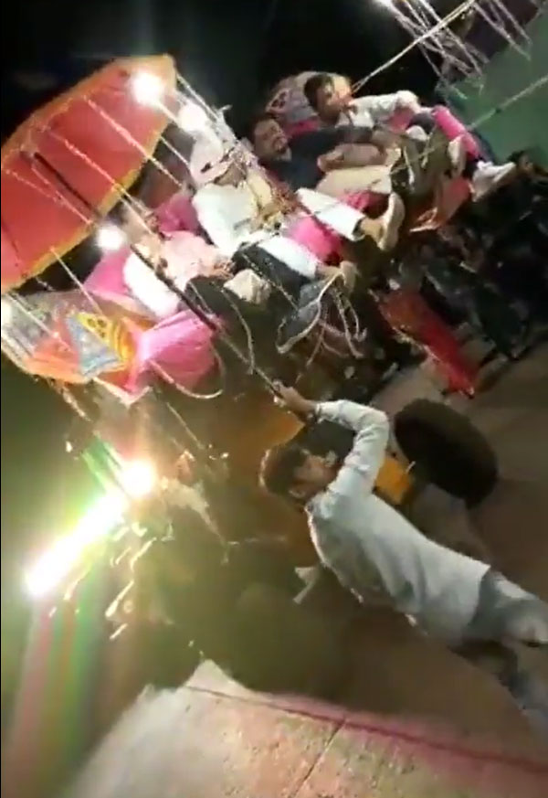 ಮದುವೆ ಮೆರವಣಿಗೆಗೆ ಬುಲ್ಡೋಜರ್ ಬಳಿಸಿದ ವರ: ಪೊಲೀಸರ ಅಥಿತಿಯಾದ ಚಾಲಕ