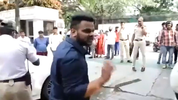 ಟ್ರಾಫಿಕ್ ಪೊಲೀಸರೊಂದಿಗೆ ಶಾಸಕ ಲಿಂಬಾವಳಿ ಪುತ್ರಿ ಕಿರಿಕ್: ನಿಯಮ ಉಲ್ಲಂಘಿಸಿದ್ದಲ್ಲದೇ ದಬ್ಬಾಳಿಕೆ