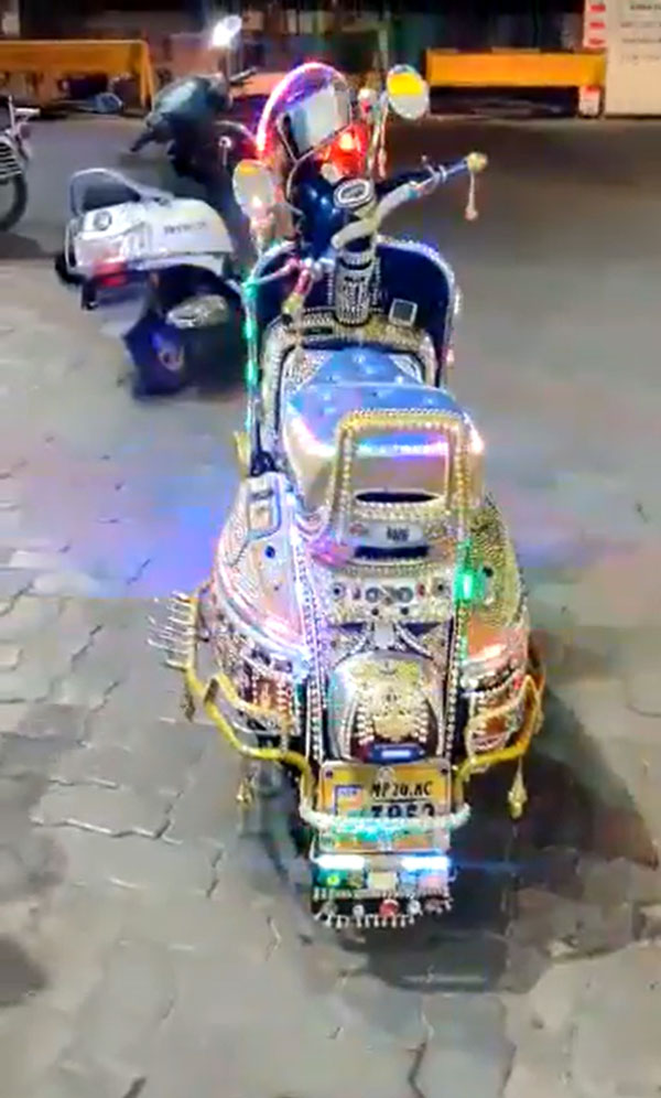 ಮ್ಯೂಸಿಕಲ್ ಸ್ಕೂಟರ್ನ ವಿಡಿಯೋ ಹಂಚಿಕೊಂಡು