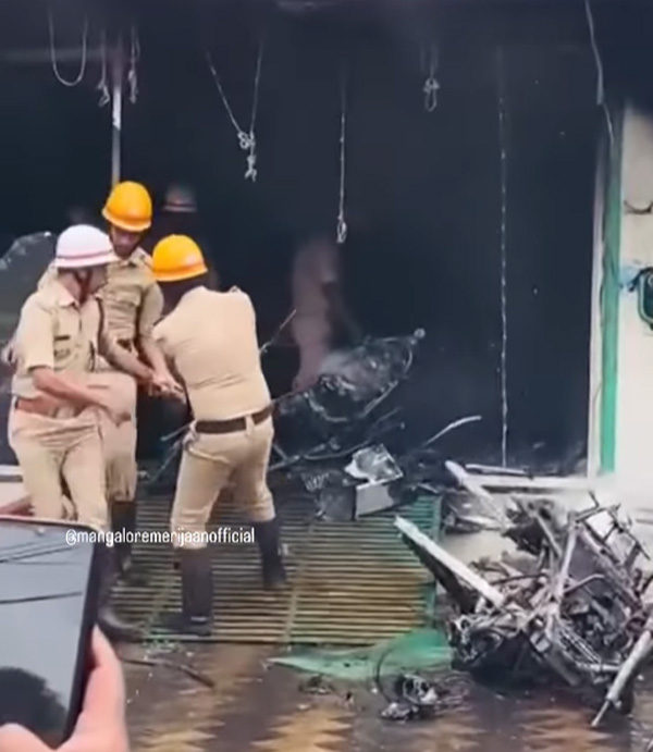 ಮಂಗಳೂರಿನಲ್ಲಿರುವ ಒಕಿನಾವ ಇವಿ ಸ್ಕೂಟರ್ ಮಾರಾಟ ಮಳಿಗೆಯಲ್ಲಿ ಅಗ್ನಿ ಅವಘಡ