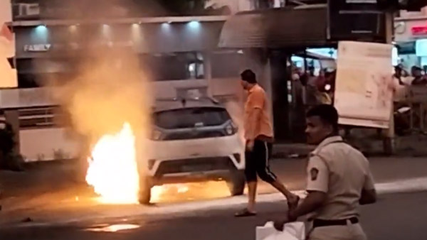 ನಡುರಸ್ತೆಯಲ್ಲಿಯೇ ಹೊತ್ತಿ ಉರಿದ ಟಾಟಾ ನೆಕ್ಸಾನ್ ಎಲೆಕ್ಟ್ರಿಕ್ ಕಾರು!