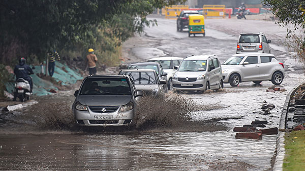 ಮಳೆಗಾಲದಲ್ಲಿ ವಾಹನ ಚಾಲನೆ ಮಾಡಲು ಇಲ್ಲಿವೆ ಕೆಲವು ಪ್ರಮುಖ ಟಿಪ್ಸ್