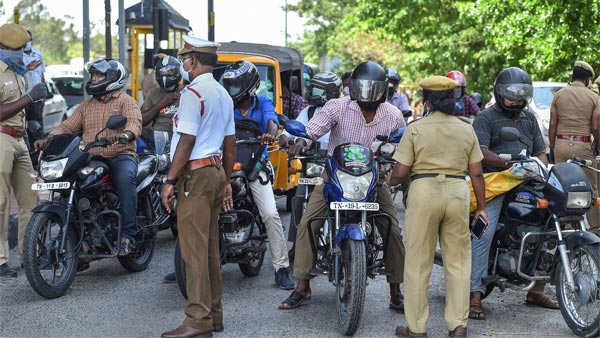 ಕೆಲಸದ ಒತ್ತಡ: ಬೈಕ್ ಚಾಲನೆ ವೇಳೆಯೂ ಲ್ಯಾಪ್ಟಾಪ್ ಬಳಸಿ ವೈರಲ್ ಆದ ವ್ಯಕ್ತಿ