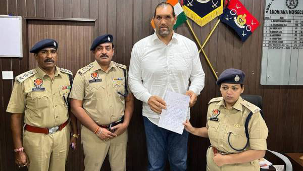 ಟೋಲ್ ಪ್ಲಾಜಾ ಸಿಬ್ಬಂದಿಗೆ ಹೊಡೆದ ಆರೋಪ: ಗ್ರೇಟ್ ಖಲಿಯ ಜಗಳದ ವಿಡಿಯೋ ವೈರಲ್