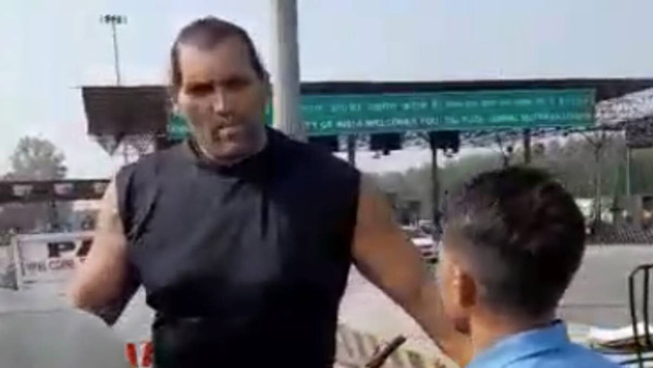 ಟೋಲ್ ಪ್ಲಾಜಾ ಸಿಬ್ಬಂದಿಗೆ ಹೊಡೆದ ಆರೋಪ: ಗ್ರೇಟ್ ಖಲಿಯ ಜಗಳದ ವಿಡಿಯೋ ವೈರಲ್