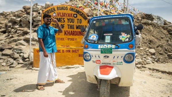 ಇವಿ ಆಟೋದಲ್ಲಿ ವಿಶ್ವದ ಅತಿ ಎತ್ತರದ ಪ್ರದೇಶಕ್ಕೆ ತಲುಪಿ ದಾಖಲೆ ನಿರ್ಮಿಸಿದ ಬೆಂಗಳೂರು ಯುವಕ