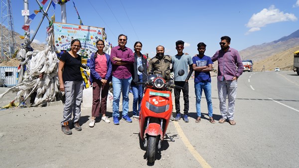 ದೇಶದಲ್ಲಿಯೇ ಮೊದಲ ಬಾರಿಗೆ ಇವಿ ಸ್ಕೂಟರ್ ಮೂಲಕ ಕೆ2ಕೆ ರೈಡ್ ಸಾಧಿಸಿದ ಮಂಗಳೂರಿನ ಬೈಕ್ ರೈಡರ್