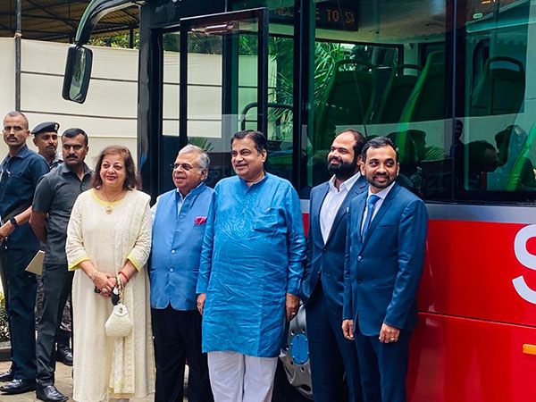 ಭಾರತದ ಮೊದಲ ಮತ್ತು ವಿಶಿಷ್ಟ ವಿದ್ಯುತ್ಚಾಲಿತ ಡಬಲ್ ಡೆಕ್ಕರ್ ಬಸ್ ಅನಾವರಣ