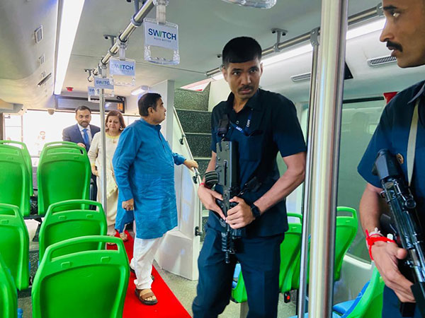 ಭಾರತದ ಮೊದಲ ಮತ್ತು ವಿಶಿಷ್ಟ ವಿದ್ಯುತ್ಚಾಲಿತ ಡಬಲ್ ಡೆಕ್ಕರ್ ಬಸ್ ಅನಾವರಣ