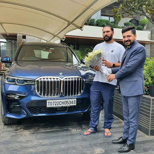 ದುಬಾರಿ ಬೆಲೆಯ ಸ್ಪೋರ್ಟ್ಸ್ ಕಾರ್ ಓಡಿಸುತ್ತಾ ಮುಂಬೈ ರಸ್ತೆಗಳಲ್ಲಿ ಕಾಣಿಸಿಕೊಂಡ ಸಚಿನ್ ತೆಂಡೂಲ್ಕರ್