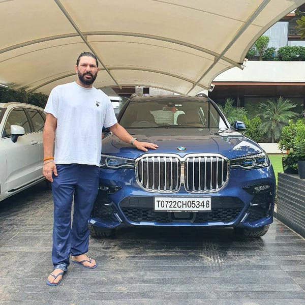 ದುಬಾರಿ ಬೆಲೆಯ ಸ್ಪೋರ್ಟ್ಸ್ ಕಾರ್ ಓಡಿಸುತ್ತಾ ಮುಂಬೈ ರಸ್ತೆಗಳಲ್ಲಿ ಕಾಣಿಸಿಕೊಂಡ ಸಚಿನ್ ತೆಂಡೂಲ್ಕರ್