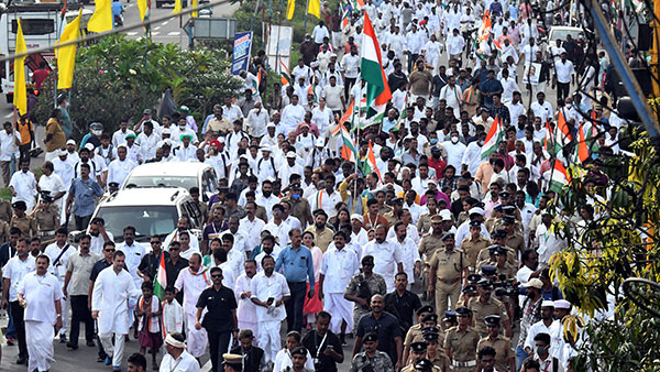 ಭಾರತ್ ಜೋಡೋ ಯಾತ್ರೆ: ಹೀಗಿದೆ ನೋಡಿ ರಾಹುಲ್ ಗಾಂಧಿ ತಂಗಲು ಬಳಸುತ್ತಿರುವ ಮೋಟಾರ್ ಹೋಮ್